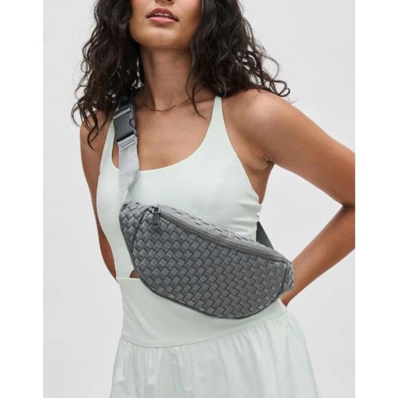 NEW SOL AND SELENE aim high belt bag in grey - Picture 1 of 3